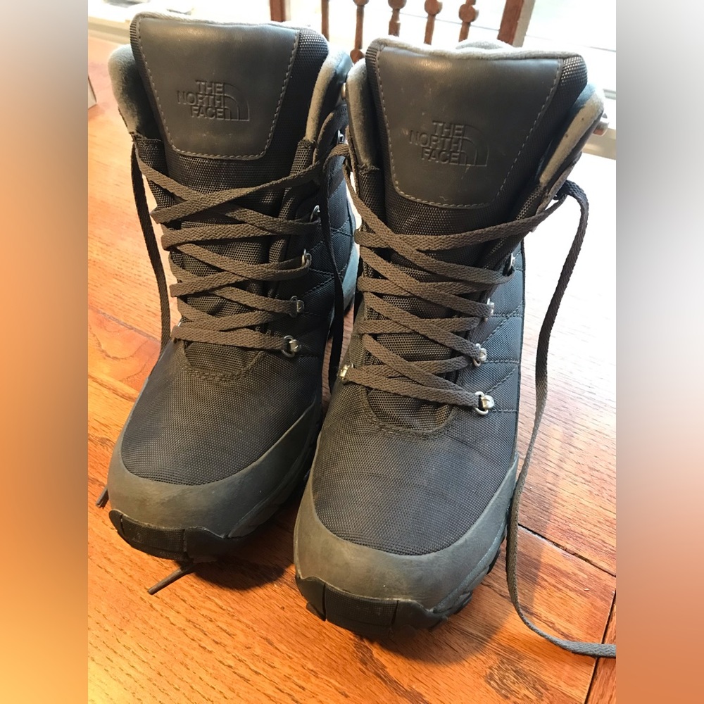 Mens 9.5 Northface Waterproof hiking/snow boot